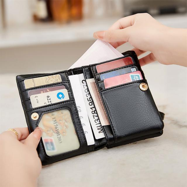 財布 レディース 二つ折り 大容量 キルティング レザー カード入れ 多い カード たくさん入る ポーチ 小物入れ かわいい お洒落 大人 機能性 コンパクト 小銭入れ サイフ ストラップ付き ミニポーチ 女の子 軽い 30代 40代 50代 送料無料 3