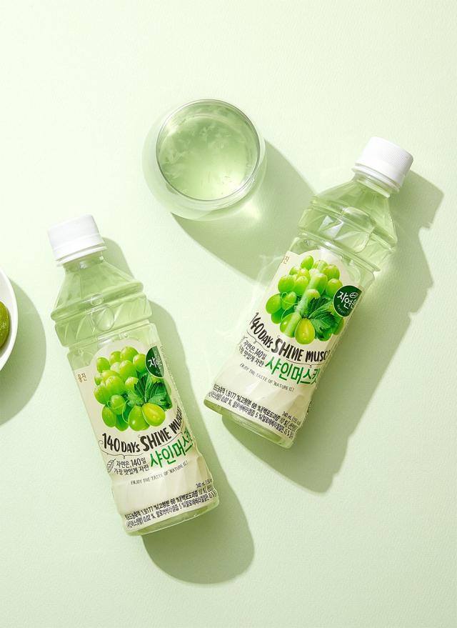 [ウンジン] シャインマスカットジュース / 340ml (pet) 飲料 さわやかな マスカット ブドウ 白ぶどう アロエ果肉入り 清涼飲料水 韓国飲物 果汁飲料