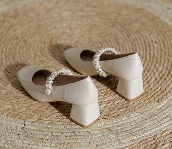 パンプス レザー チャンキーヒール l スクエアトゥ シューズ 靴 シンプル 無地 ゴムバンド パール 3.5cm 5.5cmヒール ミドルヒール 大