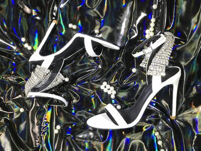 リボン ビジュー ハイヒール l シューズ 靴 くつ 8.5cm 9.5cmヒール ピンヒール ラウンドトゥ キラキラ 美脚 脚長 レザー 大人可愛い