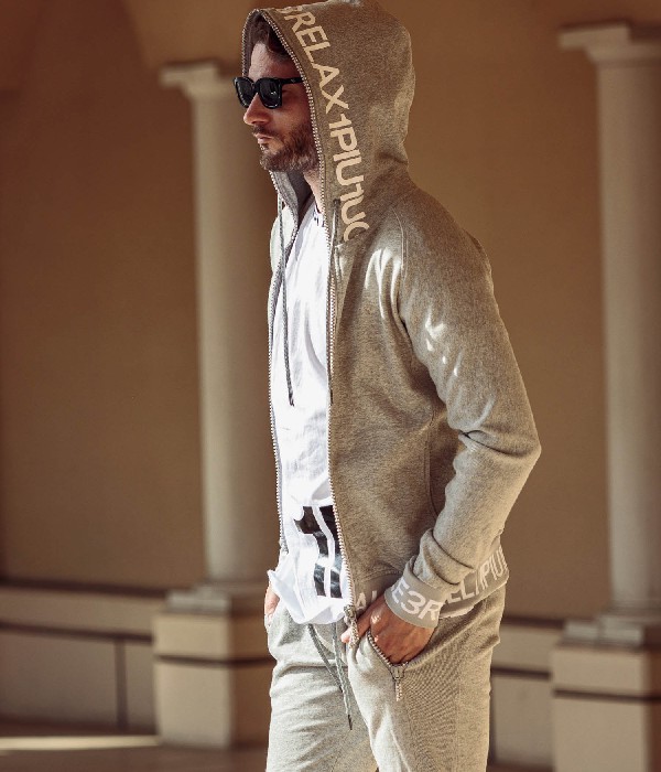 1PIU1UGUALE3 RELAX(ウノピゥウノウグァーレトレ)リブロゴパーカー