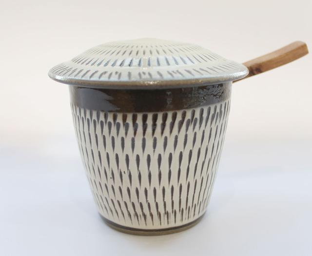 小鹿田焼き シュガーポット 飛び鉋 小鹿田焼 おんたやき 鶴瓶の家族に乾杯 木村カエラ 鶴瓶 NHK 総合 小鹿田焼 小鹿田焼き おんたやき 大分県 日田市 源町 皿山 伝統工芸 焼き物 民陶 陶芸 坂本窯 柳瀬窯 小袋窯 飛び鉋 小石原焼 バーナード・リーチ 柳宗悦 伊藤家の食卓