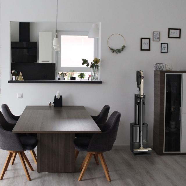 ●上品な黒とゴールドがインテリアに馴染む