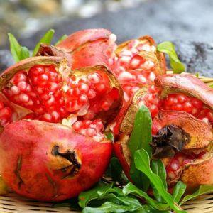 ザクロ　エイジングケアをサポートするビタミンCやポリフェノールも豊富に含まれています。