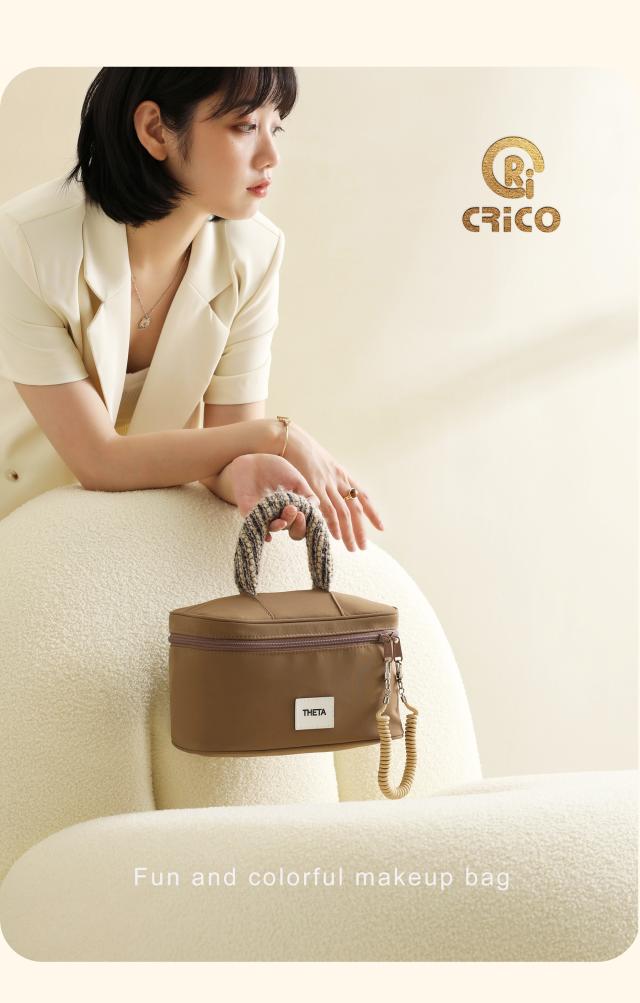 化粧ポーチ 大きめ