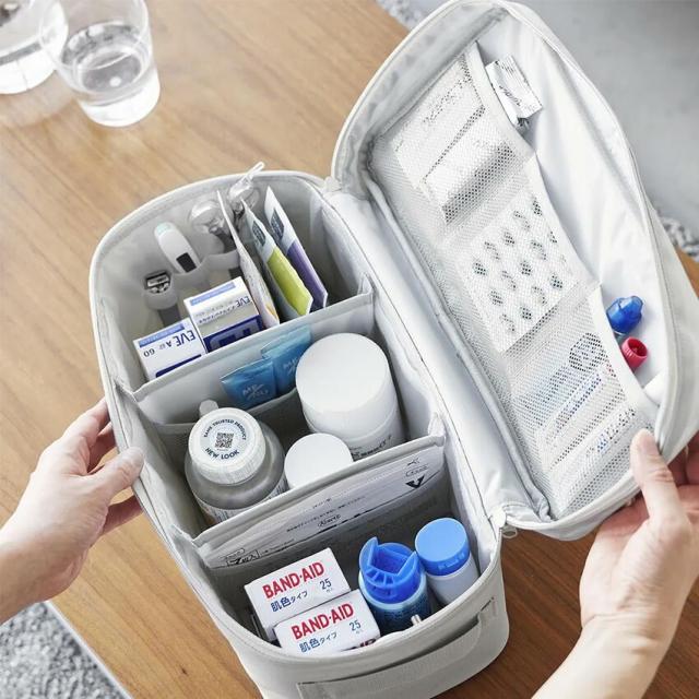 救急バッグ 仕切り付き