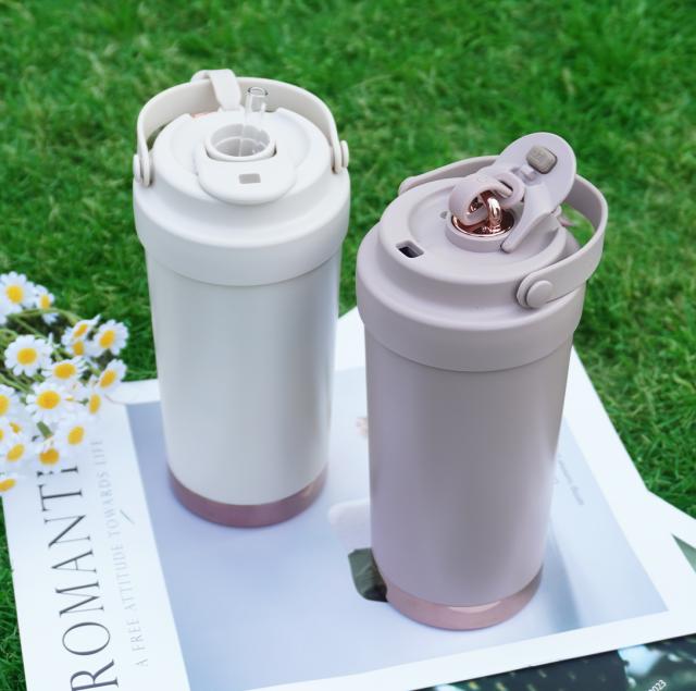 タンブラー水筒(蓋付き)の実物写真1