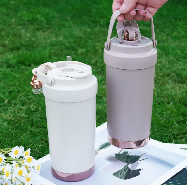 タンブラー水筒(蓋付き)の実物写真2