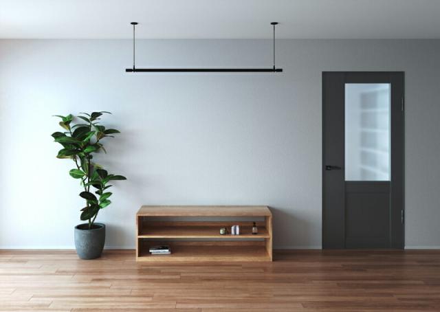 四角いカタチで真っ黒な室内物干し竿