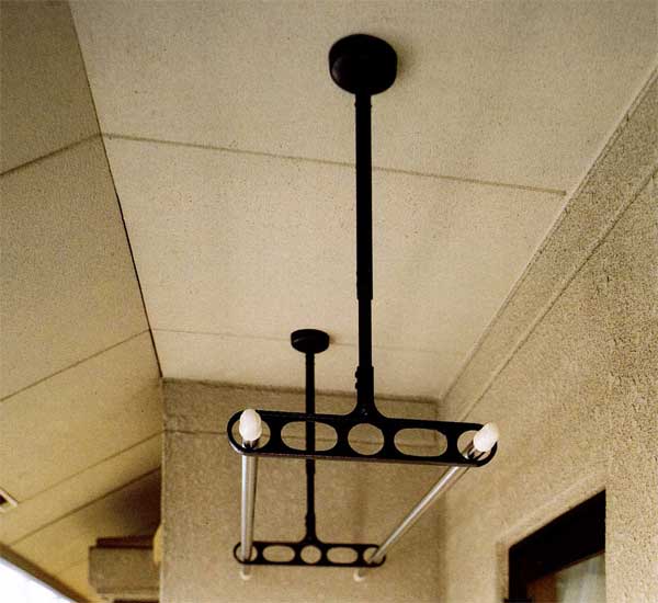 屋外ベランダ物干し(ホスクリーン)天井吊下げイメージ