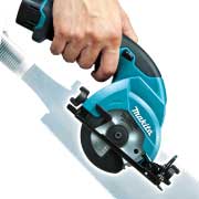 手ノコ感覚で使用できるマキタ充電式電動丸のこ10.8V