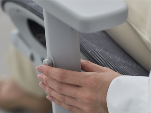 上下調整アームレスト