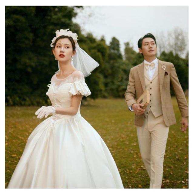 ウエディングドレス ウェディングドレス Vネック Aライン パフスリーブ