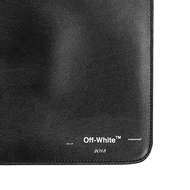 オフホワイト ポーチ