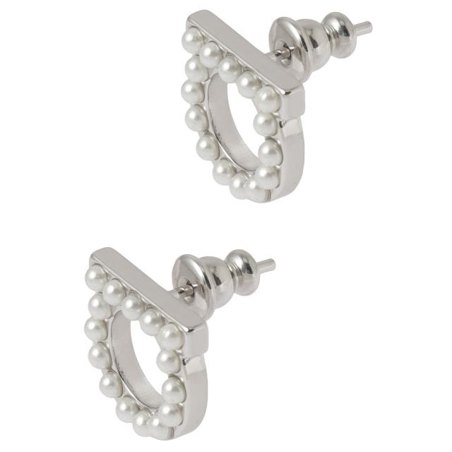 フェラガモ ピアス