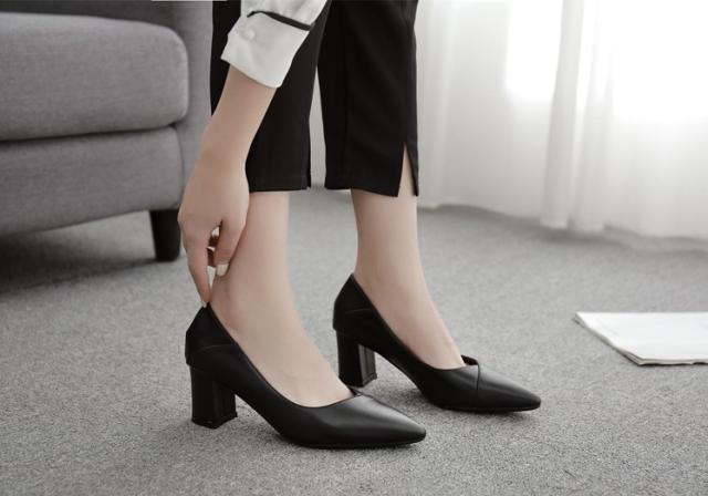 ハイヒール ハイヒール 7cmヒール 太ヒール ポインテッドトゥ 無地 オールシーズン 10代 20代 30代 40代 50代 レディース オフィス OL 学生 デイリー 22.5cm 23.0cm 23.5cm 24.0cm 24.5cm 25.0cm ブラックスエード ブラック オフホワイト