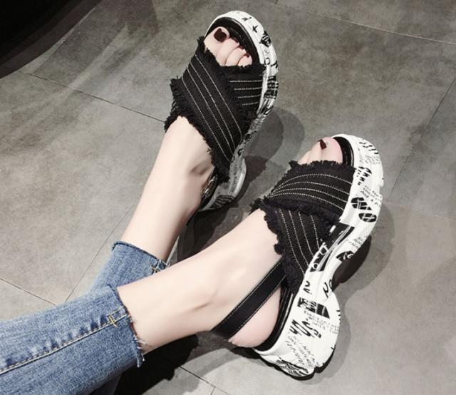 厚底 サンダル シューズ 白 レディース 22.5cm 23.0cm 23.5cm 24.0cm 24.5cm 歩きやすい ロゴ デニム 春 夏 秋 きれいめ シンプル カジュアル おしゃれ かっこいい スポーティー ボーイッシュ 合わせやすい 脚長 休日 リゾート パーティー イベント OL 学生 大学生 通勤 通学