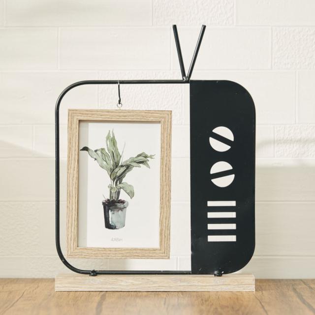 作者不詳●鉄の重厚感のあるお洒落な 写真立てです！● 作者不詳○鉄の重厚感のあるお洒落な 写真立てです！○ 楽天