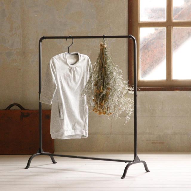 ハンガーラック　アイアン製　アパレル使用　高級　値下げ ハンガーラック 頑丈 スリム 棚付き 幅90cm×高さ176cm オープン