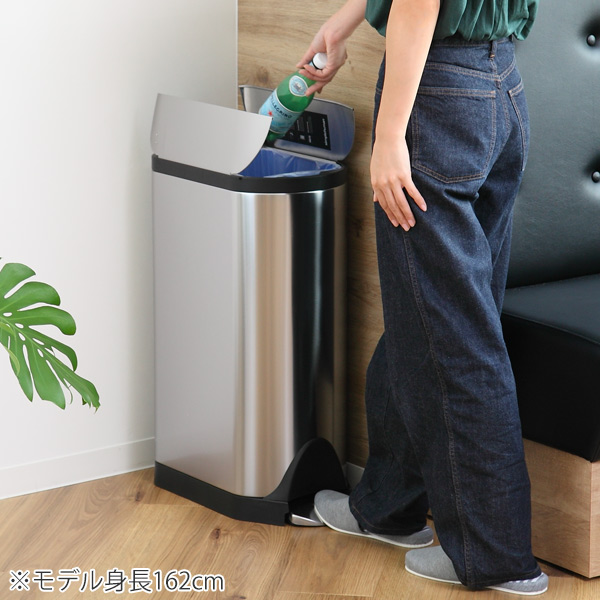 simplehuman 30Lゴミ箱 ペダル式 バタフライステップ ステンレス 30L バタフライ ステップカン | シンプルヒューマン公式サイト
