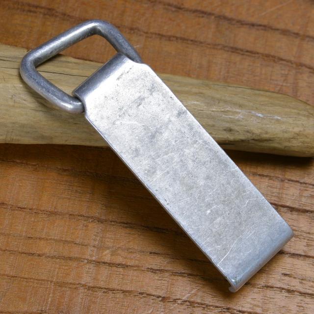 ドイツ軍放出品アルミ製ベルトループDカン付き