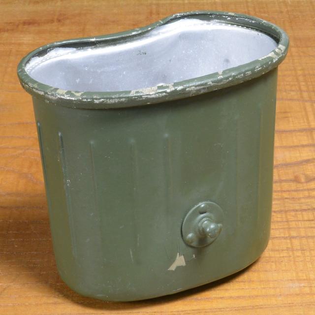 ドイツ軍放出品水筒カバースチール製