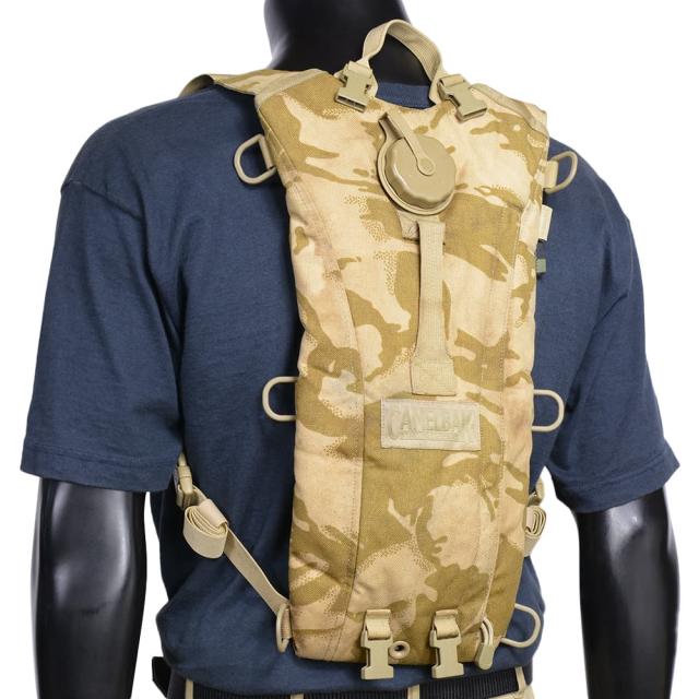 イギリス軍放出品ハイドレーションキャリアCAMELBAK製デザートDPM迷彩