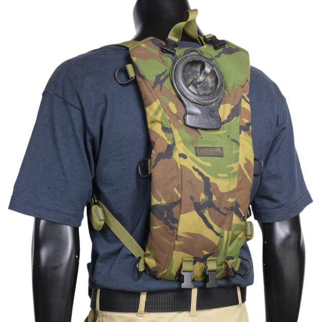 イギリス軍放出品ハイドレーションキャリアCAMELBAK製DPM迷彩