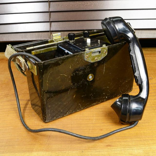 フィンランド軍放出品フィールドフォン野戦電話PUTEV132
