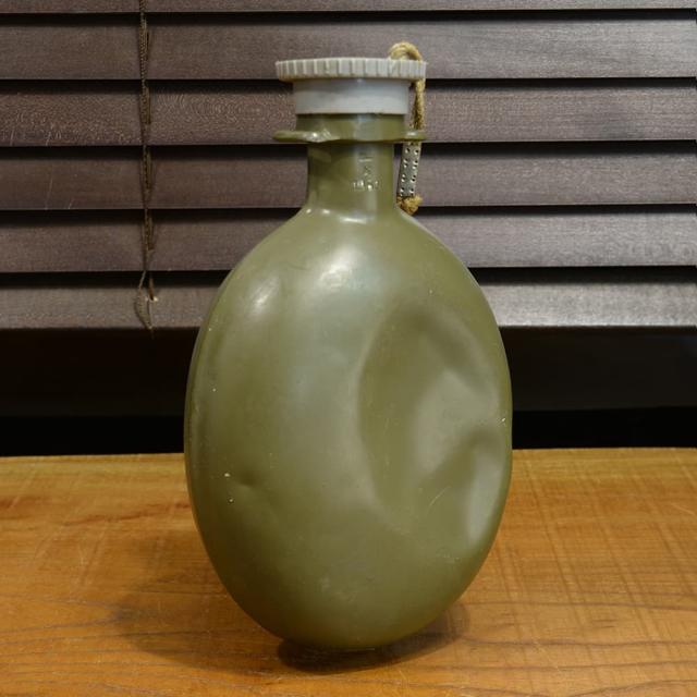 チェコ軍放出品キャンティーンM60アルミ製レザーストラップ付