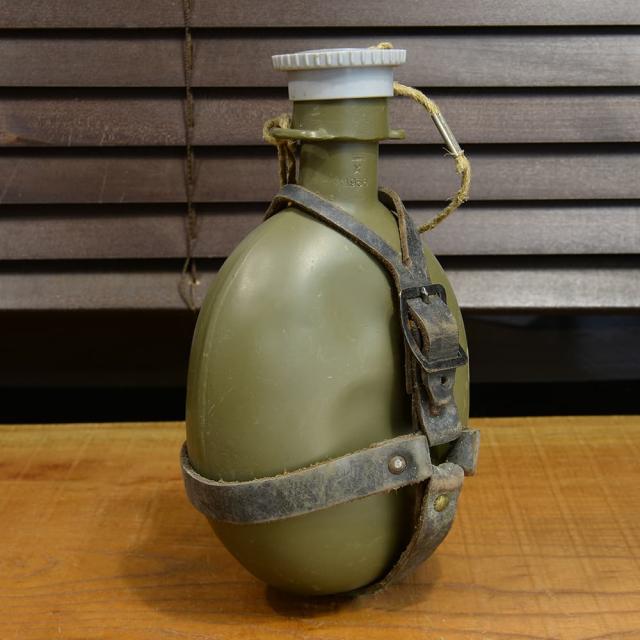 チェコ軍放出品キャンティーンM60アルミ製レザーストラップ付