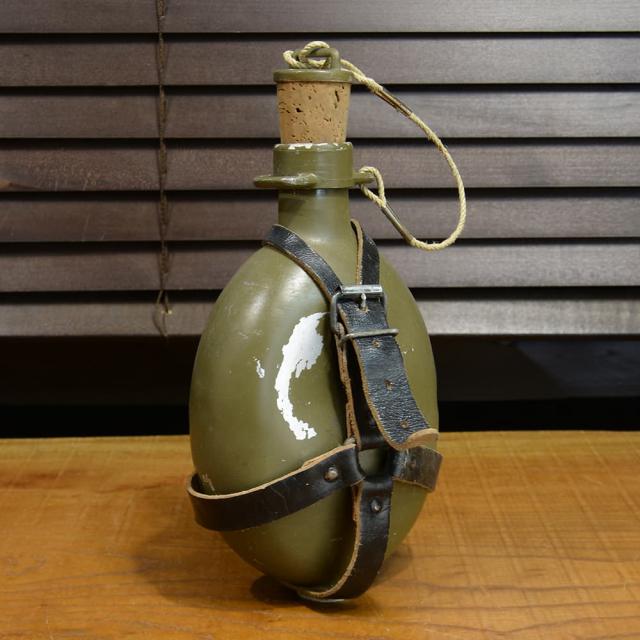 チェコ軍放出品キャンティーンM60アルミ製レザーストラップ付