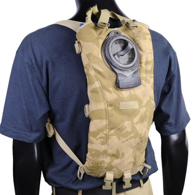 イギリス軍放出品ハイドレーションキャリアCAMELBAK製デザートDPM迷彩