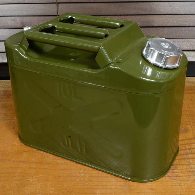 携行缶スチール製オリーブドラブ色ノズル付