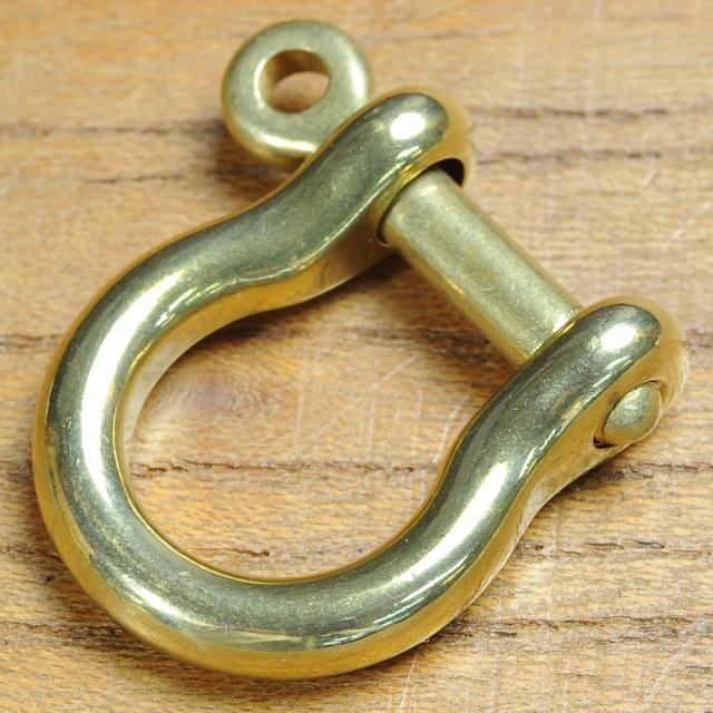 シャックル馬蹄型真鍮パーツ磨きあり
