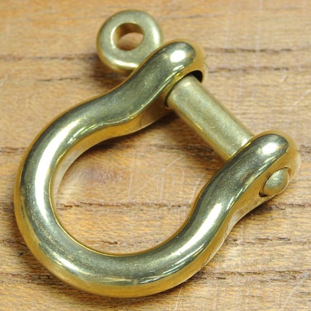 シャックル馬蹄型真鍮パーツ磨きあり