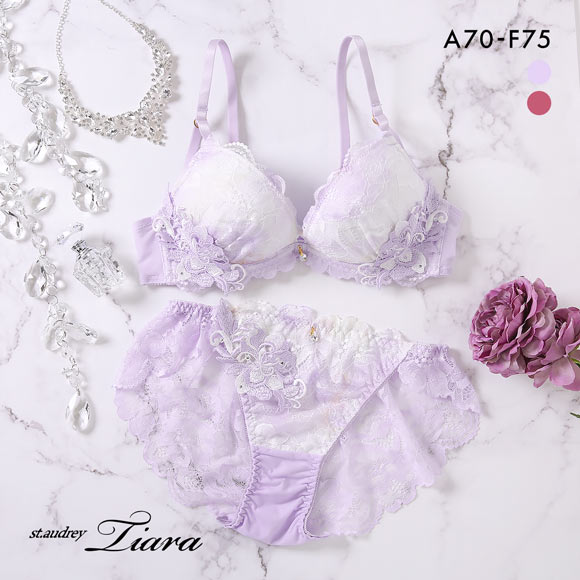 セントオードリーティアラ