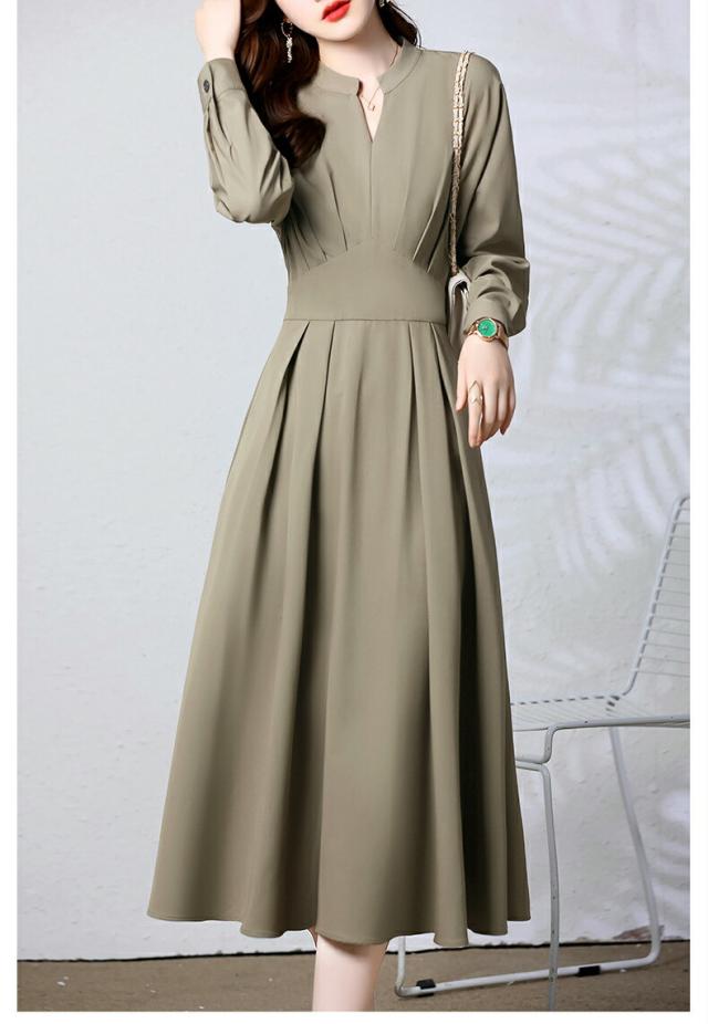 美しいシルエットが映えるシンプルデザイン♪落ち着いた色使いが心地よい大人女子の等身大コーデレディースファッション ワンピース