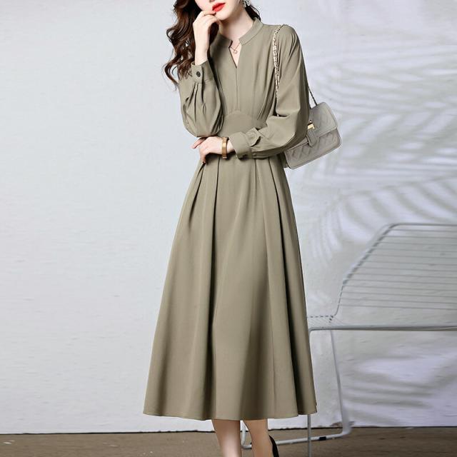 美しいシルエットが映えるシンプルデザイン♪落ち着いた色使いが心地よい大人女子の等身大コーデレディースファッション ワンピース