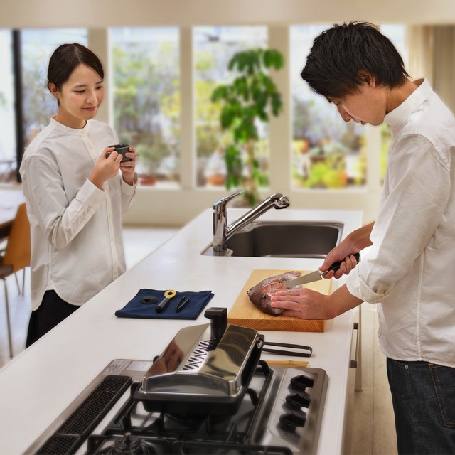 魚焼きグリル 大人の焼魚 炭グリル【IH・ガス対応】魚焼き器 ガスコンロ 電気 オークス 魚焼きグリル 大人の焼き魚 プレート 魚焼きロースター  オークス AUX 燕三条 グリルパン 蓋付き 遠赤外線 炭火焼き 両面焼き 波型プレート フィッシュロースター 調理器具 お手軽 ...