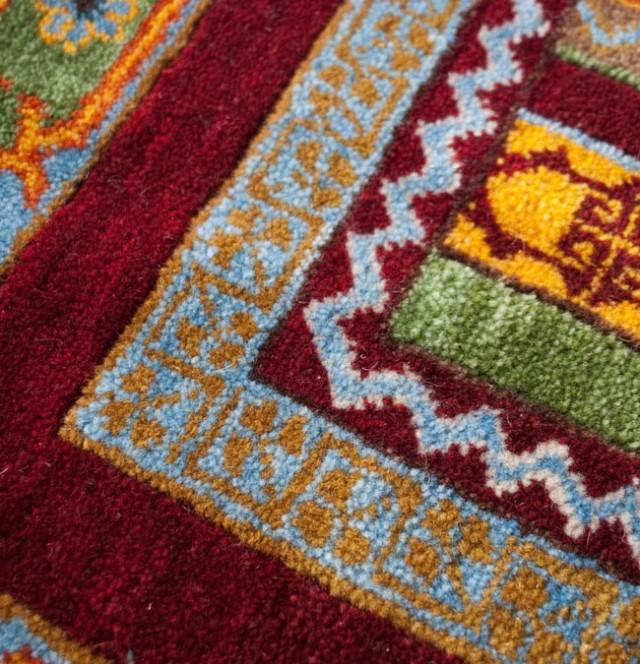 送料無料】 手織りのインド絨毯【約183cm x 約122cm】 / ラグ マット
