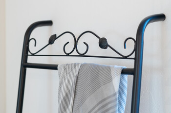 リーフの飾りをモチーフにしたスチール小物シリーズ 組立家具 リーフ ラダーラック 送料無料-1