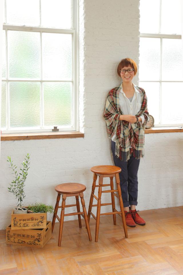 脚のデザインがポイントのロースツール hommage Low Stool 送料無料 即日発送-12