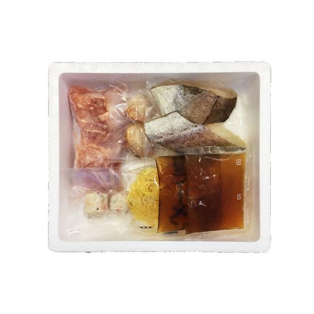 北海道 鶏塩ちゃんこ鍋 鶏もも肉 ボイル帆立 たこ入つみれ ツボ抜きいか 助宗鱈切身 生ラーメン ギフト対応可 送料無料-2