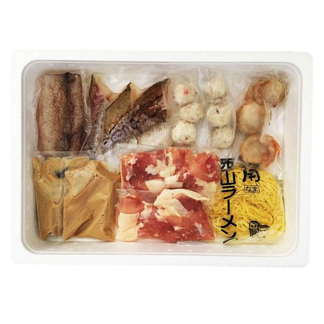 北海道 鶏白湯鍋 B鶏もも肉200g いか 帆立 助宗鱈 つみれ 生ラーメン たれ ギフト対応可 送料無料-1