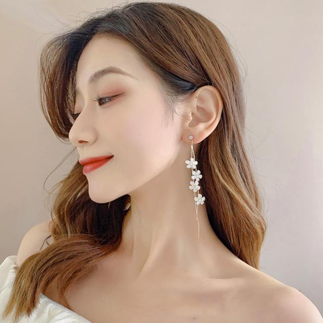 揺れる チェーンピアス 花びらイヤリング 送料無料 即日発送-3