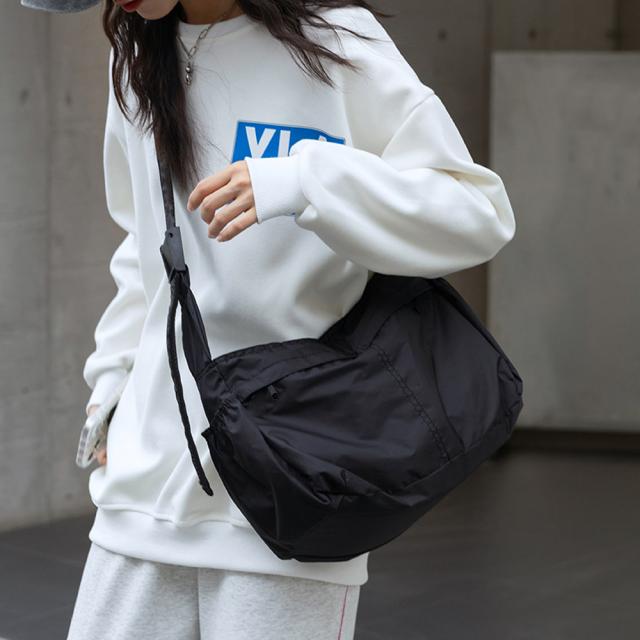 ショルダーバッグ 大容量 ナイロン 黒 送料無料 即日発送-2