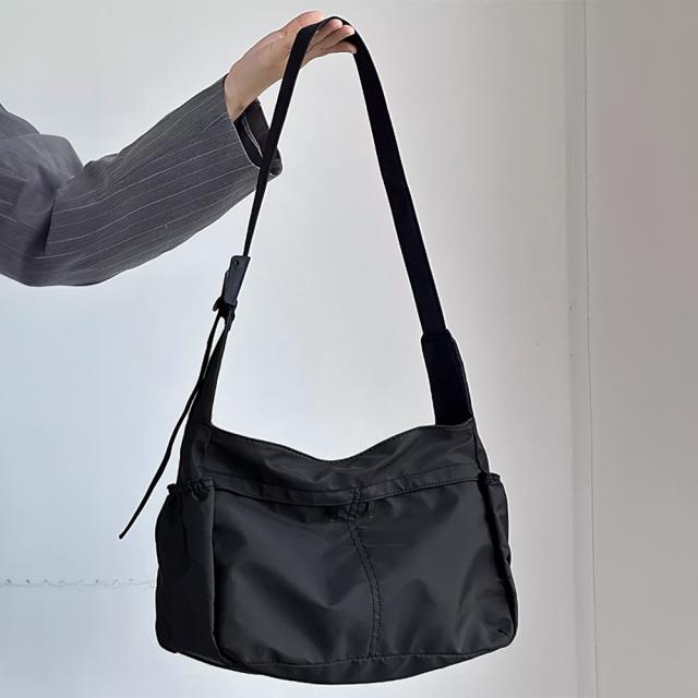 ショルダーバッグ 大容量 ナイロン 黒 送料無料 即日発送-5