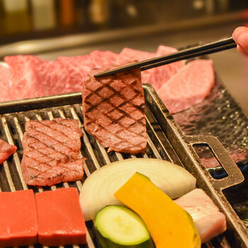 滋賀 松喜屋 近江牛あみ焼肉 ロース モモ500g 送料無料-3