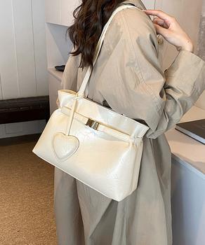 トートバッグ ハートチャーム付き肩掛け鞄 送料無料 即日発送-3